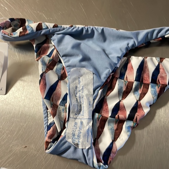 NWT! Splendid Deco medium 2Piece bikini. Triangle top $68, French Cut bottom $56 - Picture 16 of 16